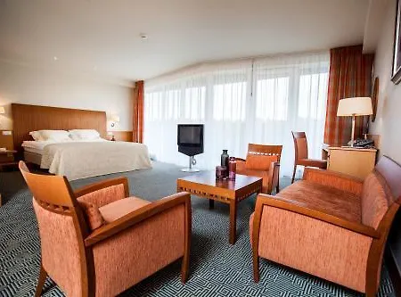 Mercure Vanagupe & بالانغا