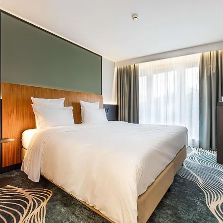 Mercure Vanagupe & بالانغا