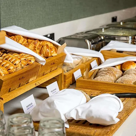 Mercure Vanagupe & بالانغا